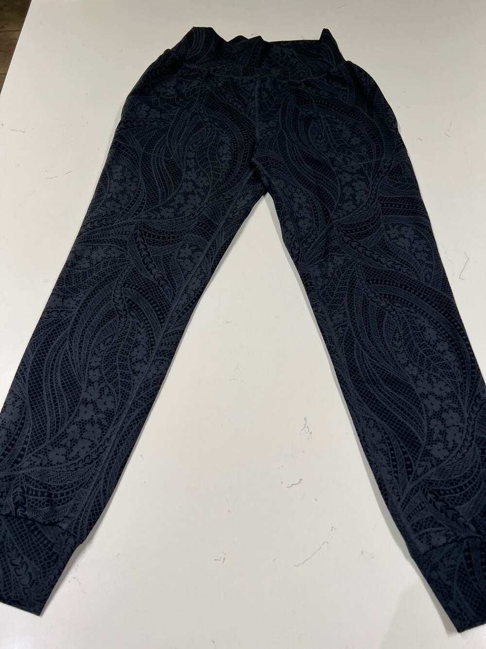 Athleta Salutation Textured Jogger XS Black Lace Print